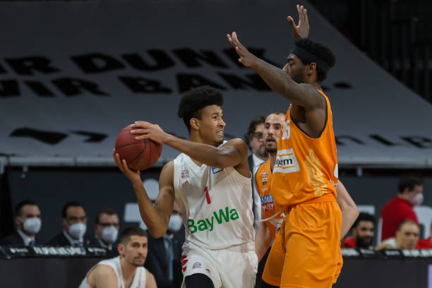 一边是力求 一边是力求